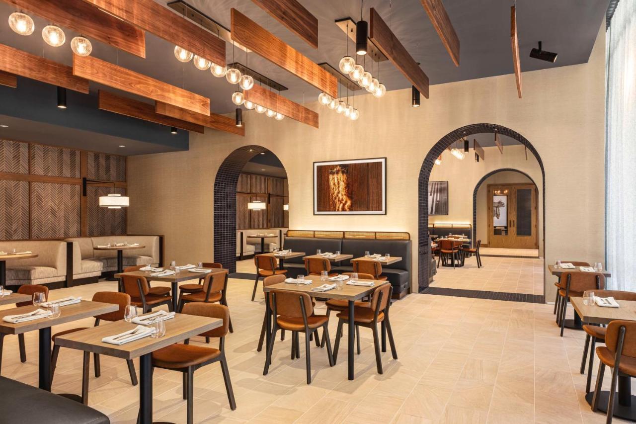 Doubletree By Hilton Downtown Convention Center Hotel 4*