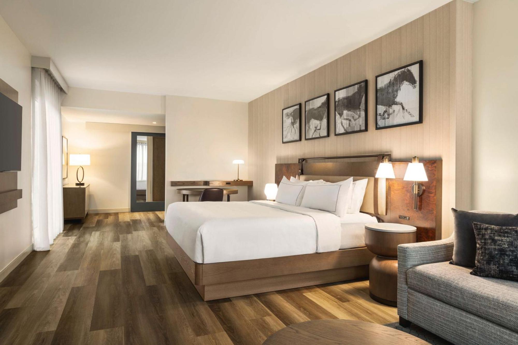 Doubletree By Hilton Downtown Convention Center Hotel