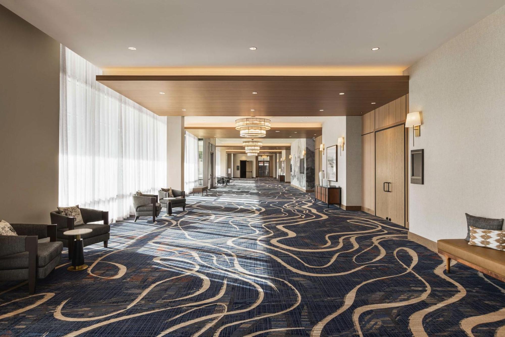 Doubletree By Hilton Downtown Convention Center 4*